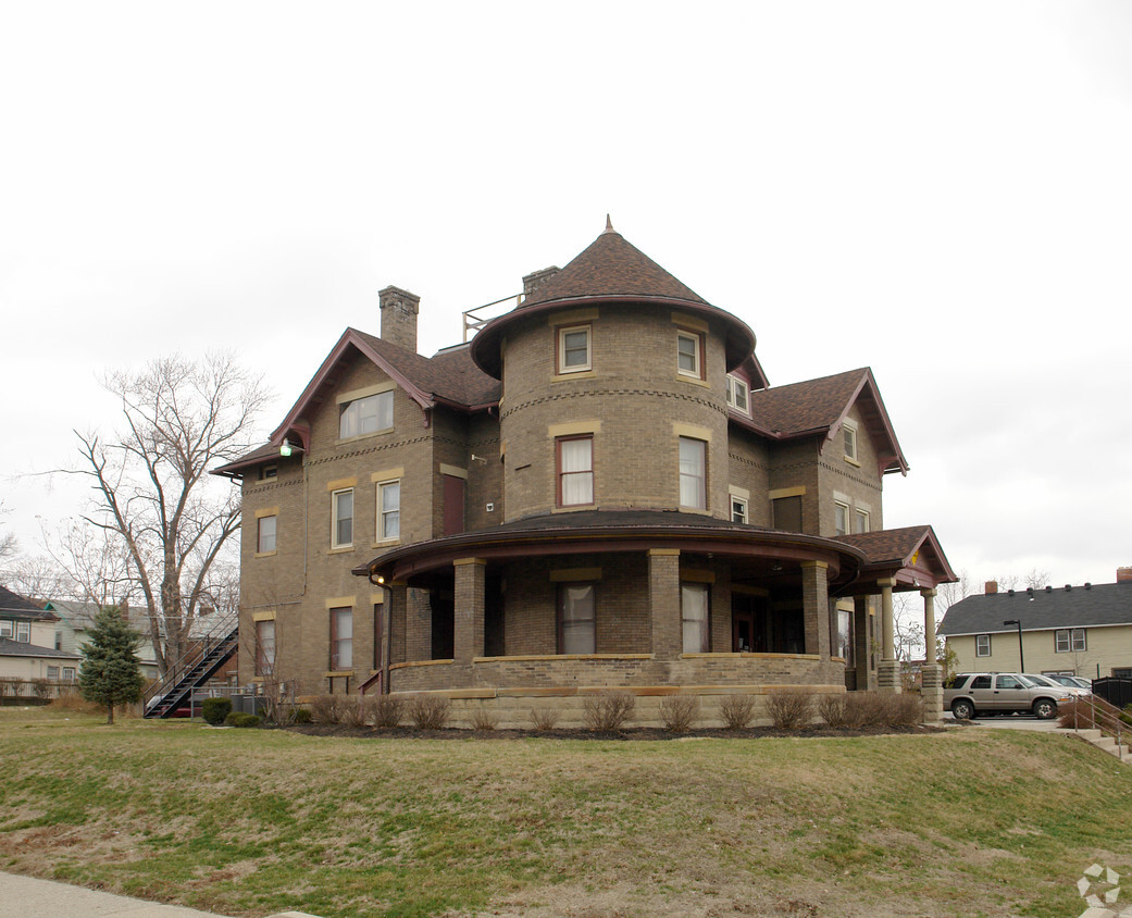 Primary Photo - Huckleberry House