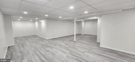 Building Photo - 1305 Park St