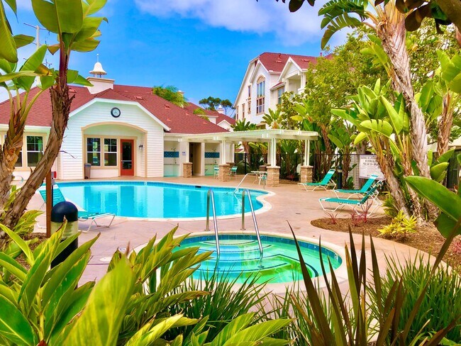 Building Photo - Beautifully Upgraded & Appointed End Condo...