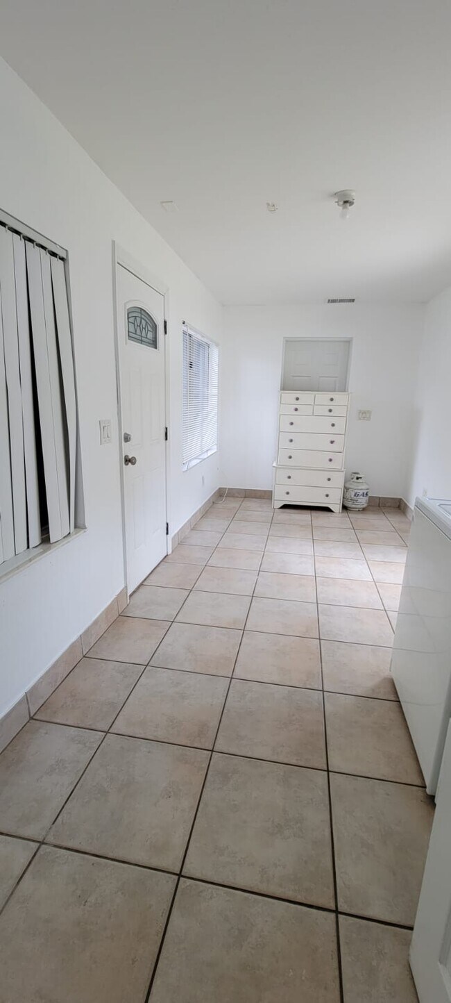 Foto del edificio - 7018 N Grady Ave