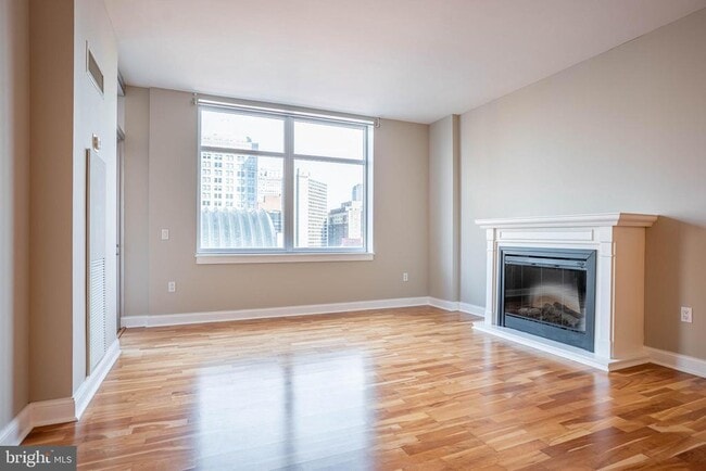 Building Photo - 440 S Broad St