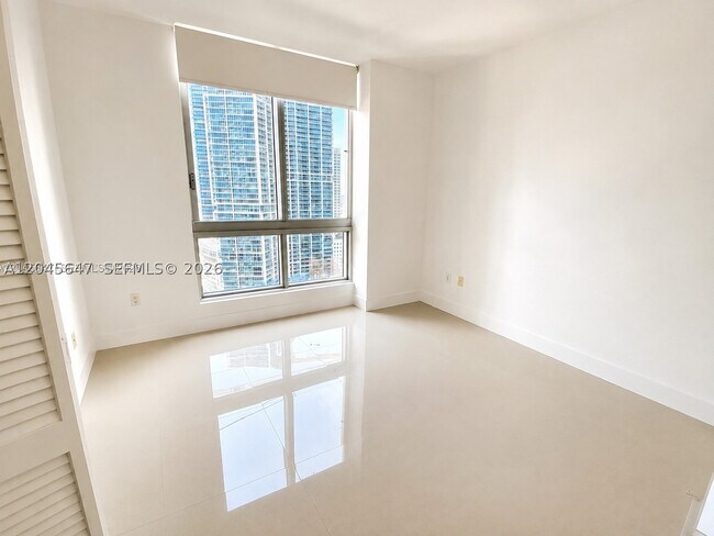 Building Photo - 300 S Biscayne Blvd