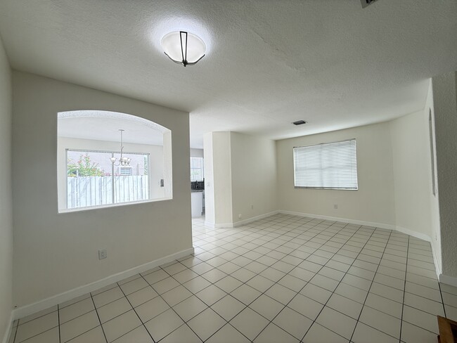 Building Photo - 15131 SW 23rd Ln