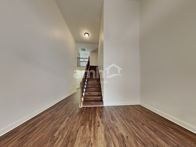Building Photo - 1514 Dewsbury Drive