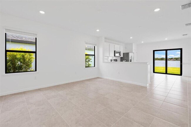 Building Photo - 6560 Silverstar Dr