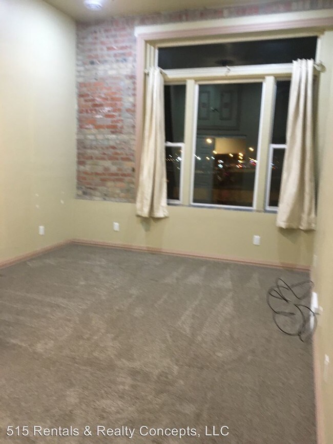 Building Photo - 16 1st Ave W