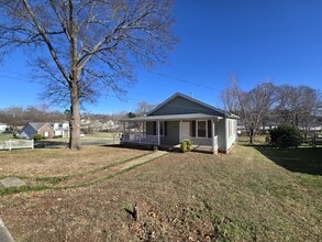 Building Photo - 64 Burton St