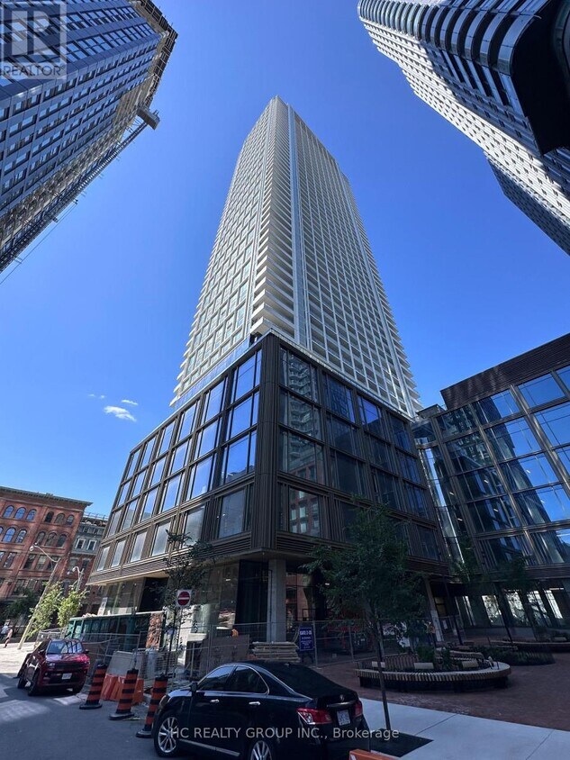 Photo principale - 88 Queen St E