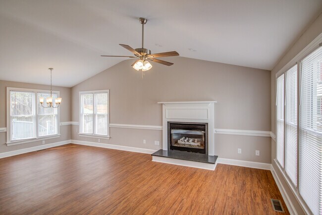 Building Photo - 2033 Battlewood Rd