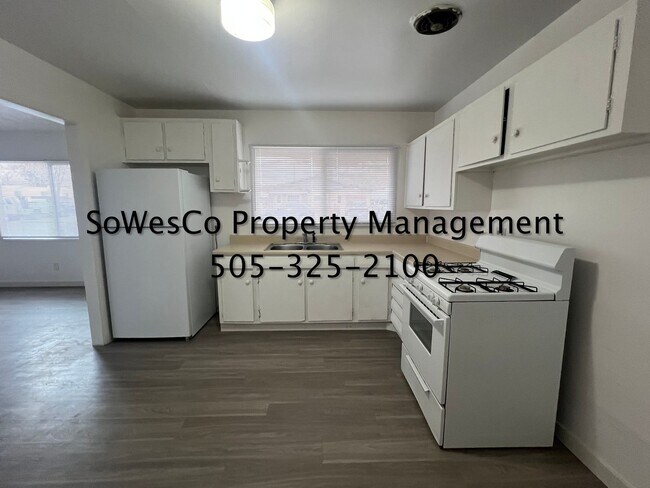 Foto del edificio - Updated 3 Bedroom 2 Bath 1 Car Garage