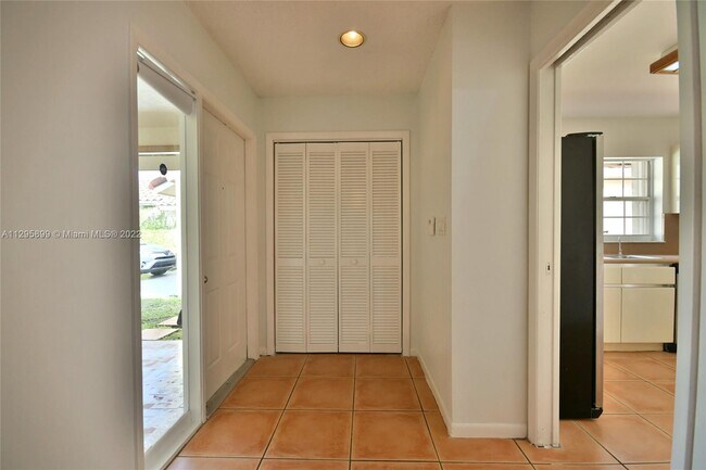 Foto del edificio - 10380 NW 46th St