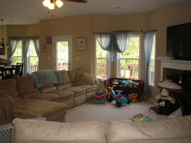 Building Photo - 109 Sunny Point Dr