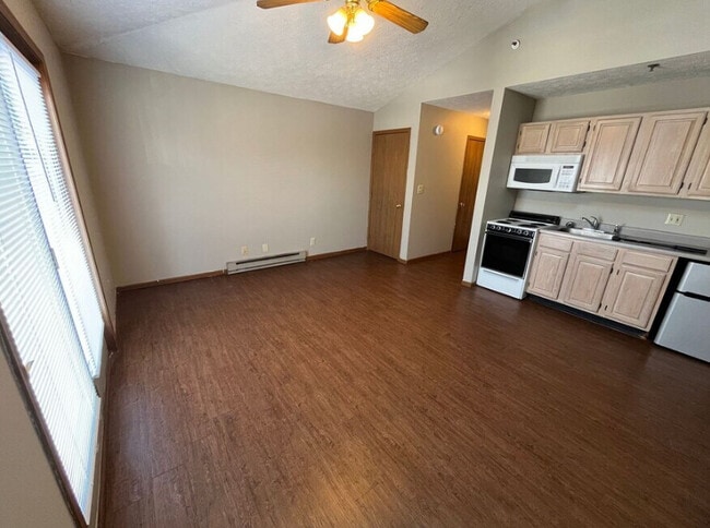 Building Photo - 420 S Chauncey Avenue