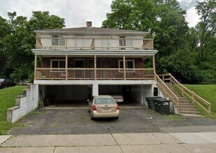 Building Photo - 210 N Cherrywood Ave