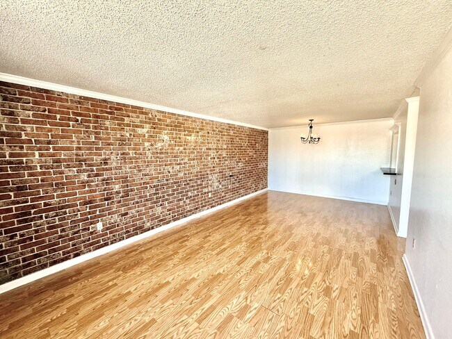 Foto del edificio - Three Bedroom Home with Spacious Bedrooms