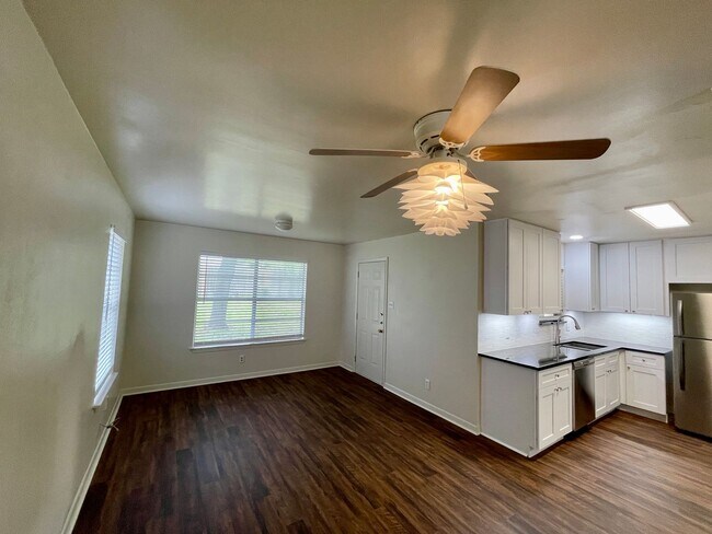 Building Photo - Just updated 3/2 home on a quiet street in...