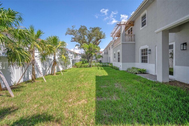 Foto del edificio - 3558 Forest View Cir