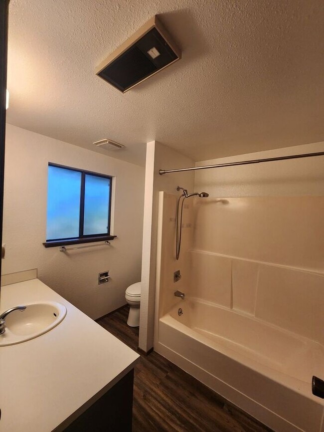 Foto del edificio - Nice 2 Bedroom Duplex in Edgewood!