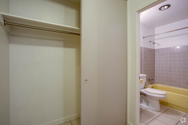 Studio, 1BA - 475 SF - Bayview Apartments