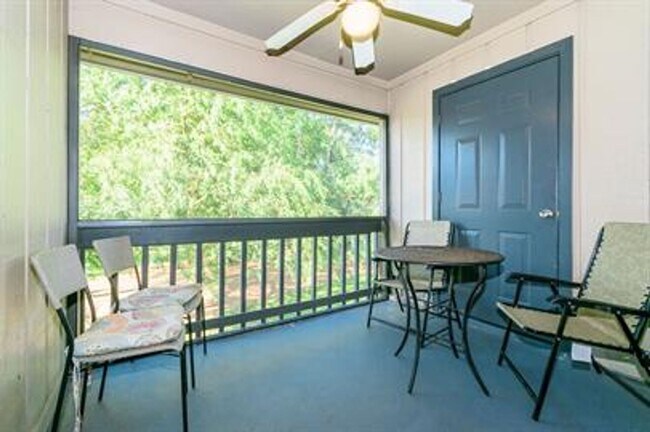 Foto del edificio - 2 Bed 1 Bath Duplex