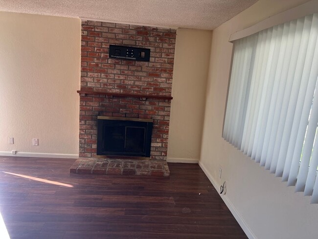 Building Photo - AZARA