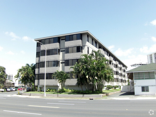 Primary Photo - Kapiolani Banyan