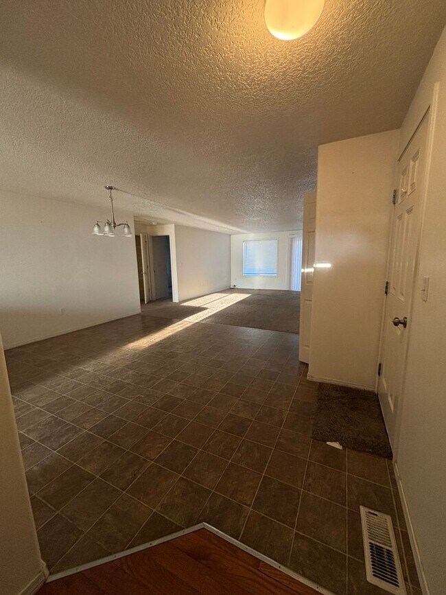 Foto del edificio - 3 Bed 2 Bath Home in Sage Point Area! New Lower Price!