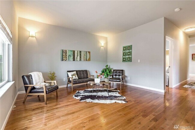 Building Photo - Tastefully renovated 3 bedroom in Tacoma!