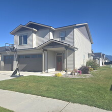 Building Photo - 407 St Regis Dr