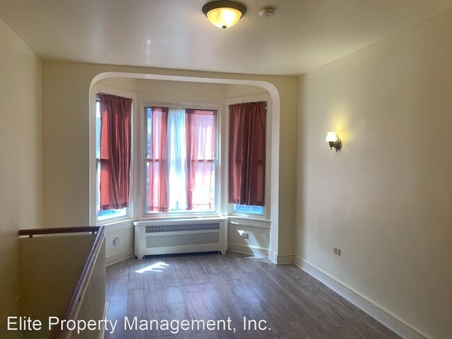 Building Photo - 2 br, 1 bath House - 659 W Market St., Unit 2