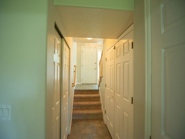 Foto del edificio - $1000 off your first month's rent! Charmin...