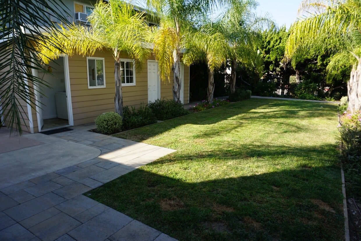 Shared Front Yard/Laundry Room - 141 Melody Ln