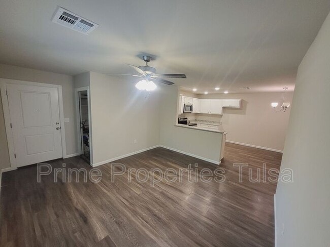 Foto del edificio - 1511 Rosewood Dr