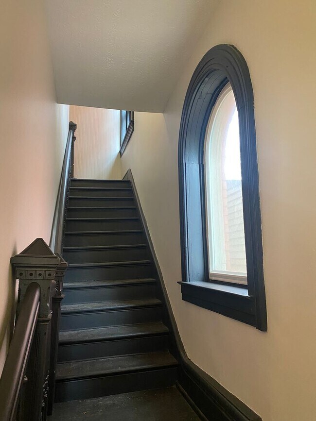 Building Photo - 1708