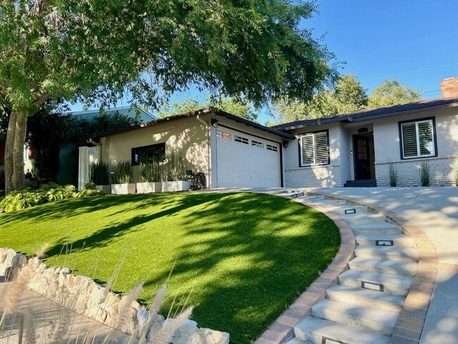 Building Photo - 9752 Creemore Dr