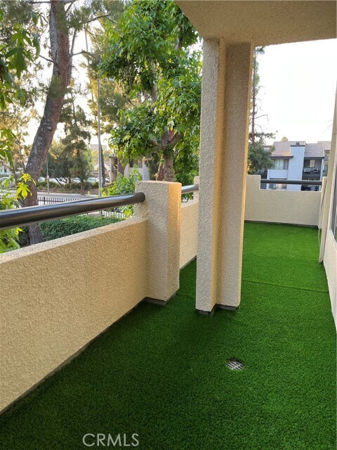 Foto del edificio - 21400 Burbank Blvd