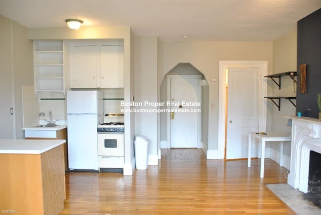 Building Photo - Studio, 1 bath  - 312 Beacon St Apt 6A