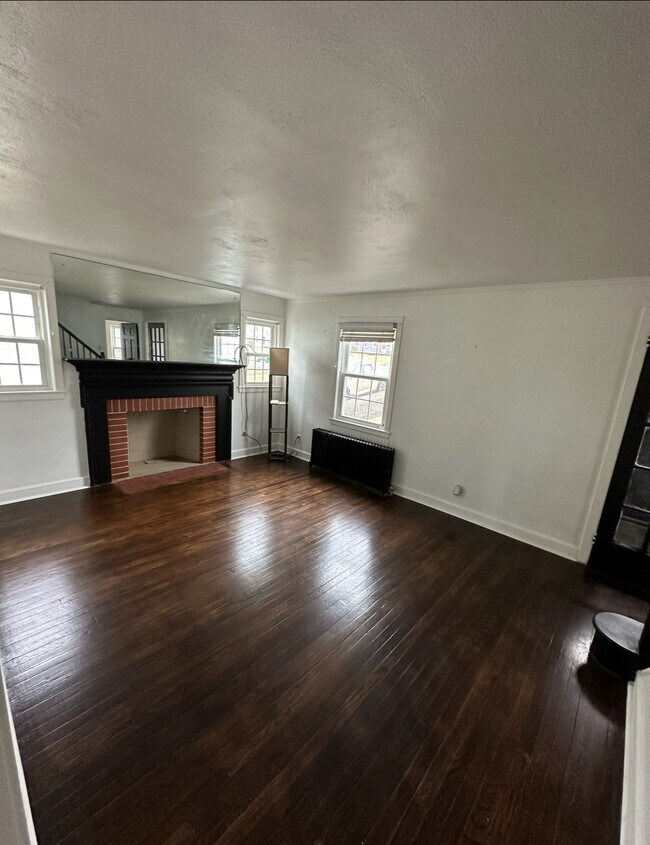 Foto del edificio - 500 Quaker Ln S