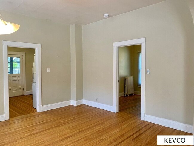 Building Photo - 321 Edwards St