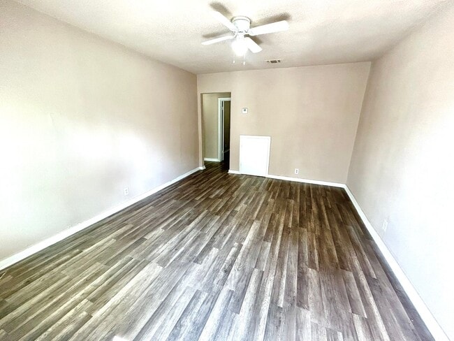 Building Photo - 617 S Palmetto St