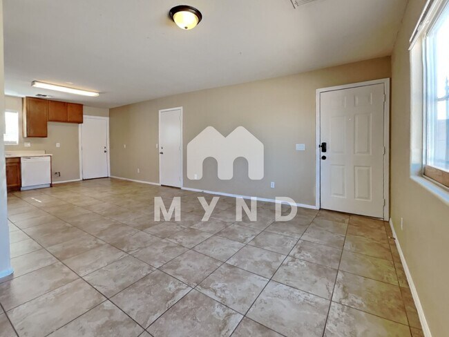 Building Photo - 2434 E Roeser Rd