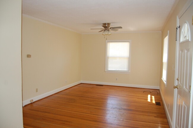 Building Photo - 4 Erskine Ln