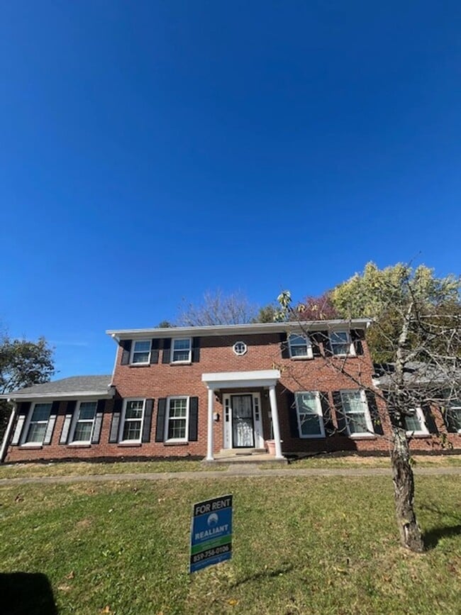 Photo - 3-bedroom, 2 full bath duplex in the desirable Lansdowne area offers comfort and convenience. Townhome