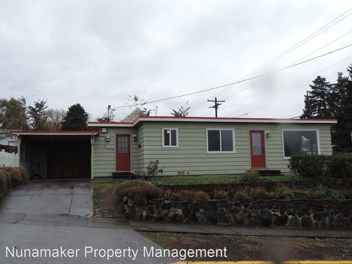 Primary Photo - 2 br, 1 bath House - 718 W 14th St