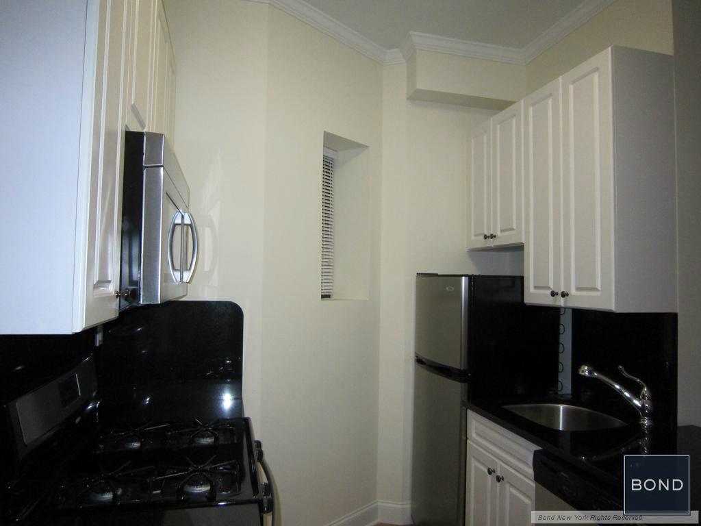 Building Photo - 245 W 75th St