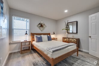 1BR, 1BA- 725SF - Stonebrook Gated Community