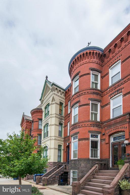 Building Photo - 830 D St SE