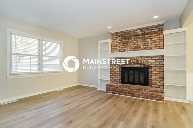 Foto del edificio - 3 Bedroom Pet-Friendly Home in OLATHE, KS with Main Street Renewal