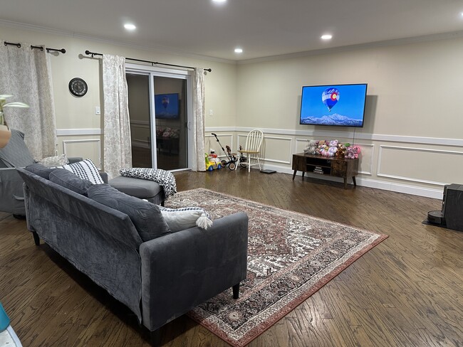 Living room/hall - 22 Highview Dr