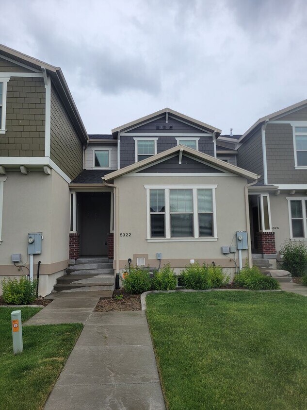 Primary Photo - GORGEOUS Townhome!!